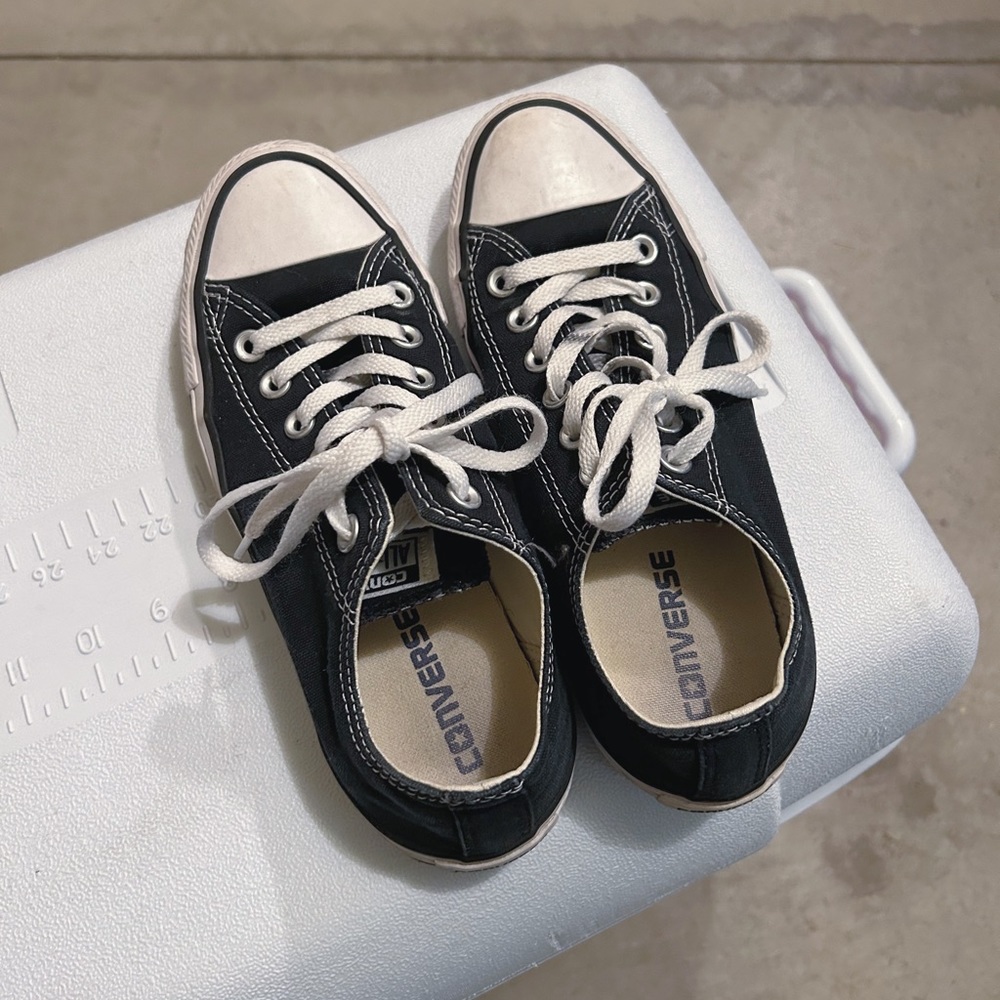 Converse Chuck Taylor all star low black and white. Women’s size 7